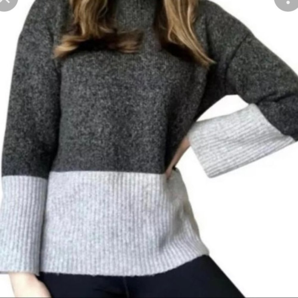 Brand New Michael Kors Women's Gray Colourblock Sweater